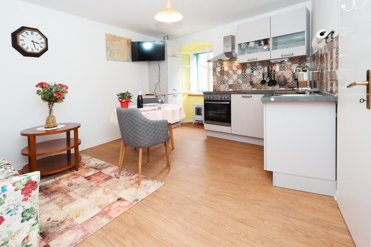 Apartmani Nad Voltun 卡斯塔 外观 照片
