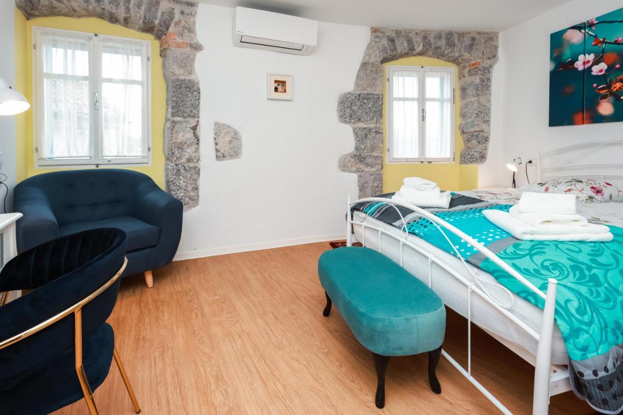 Apartmani Nad Voltun 卡斯塔 外观 照片