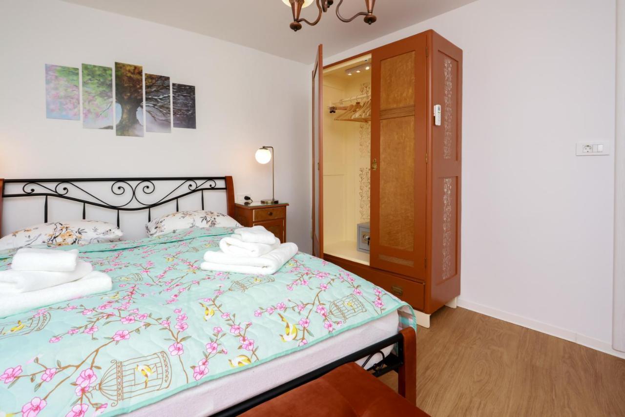 Apartmani Nad Voltun 卡斯塔 外观 照片
