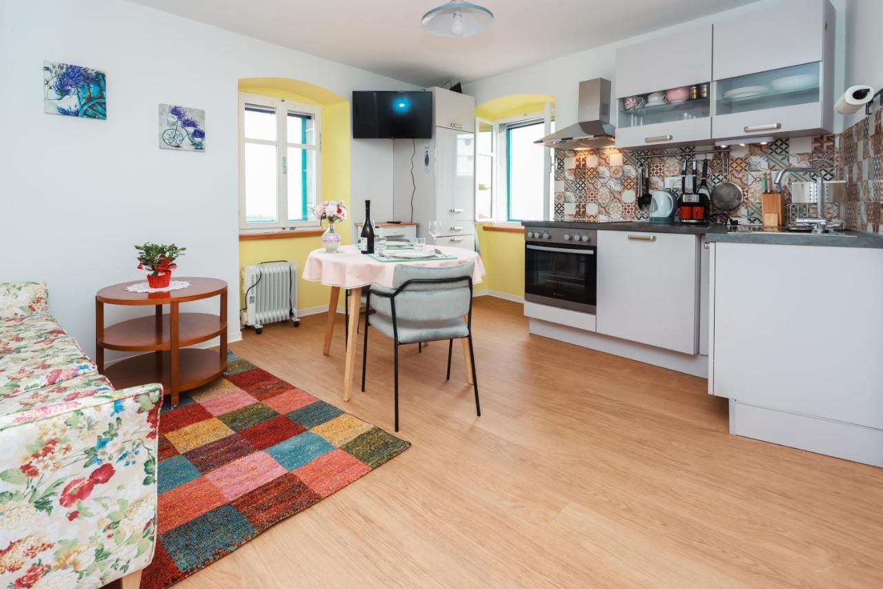 Apartmani Nad Voltun 卡斯塔 外观 照片
