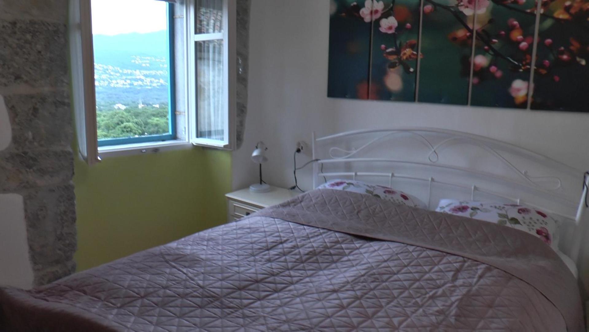 Apartmani Nad Voltun 卡斯塔 外观 照片